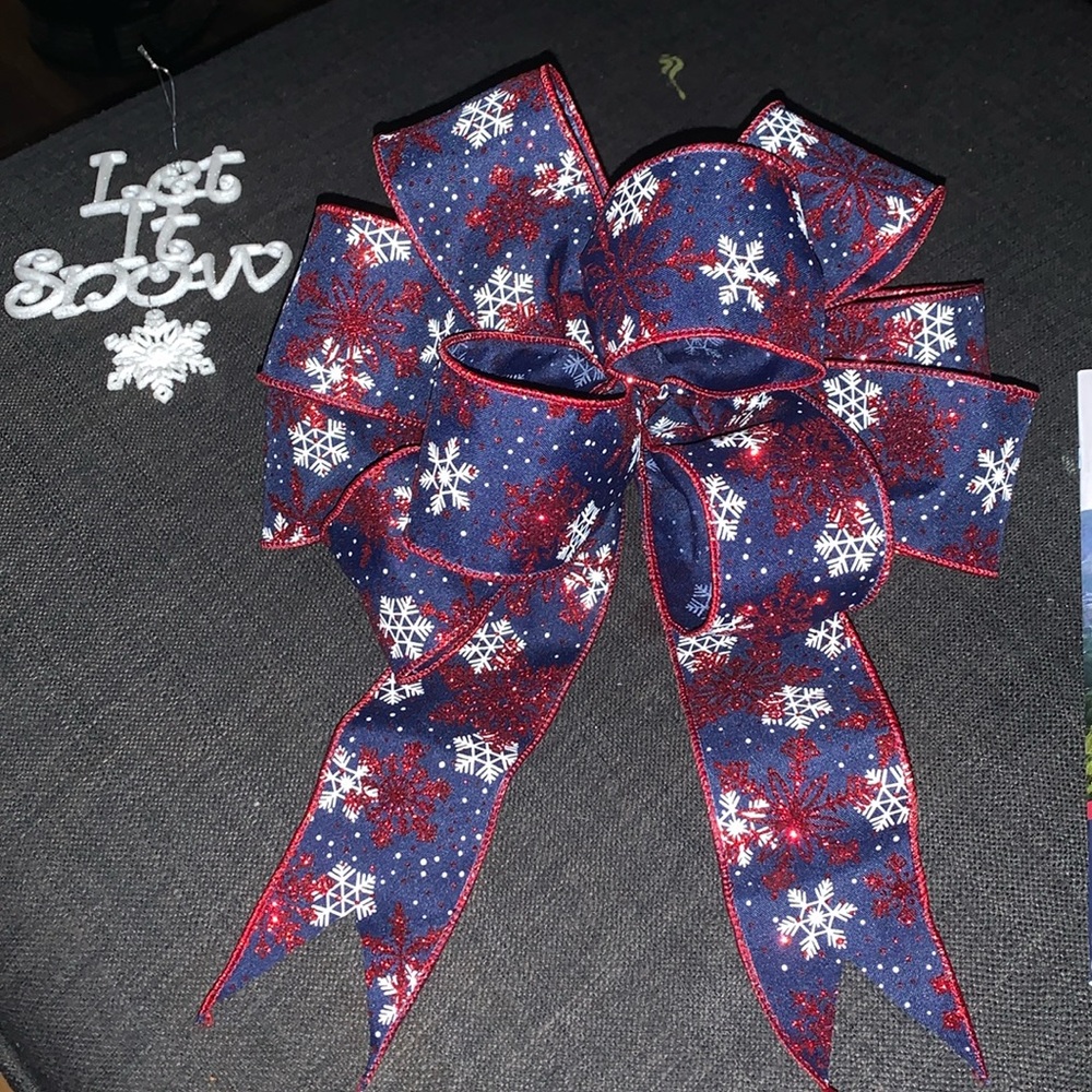 Hand Made Christmas Bow great for a Tree Topper, Wreath or Even a big 🎁 gift
